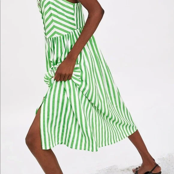 green emerald velvet dress Zara Floral Midi Dress – Fashion Pov